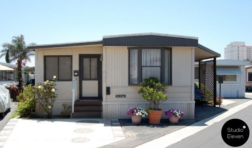 DIY vs professional mobile home renovation